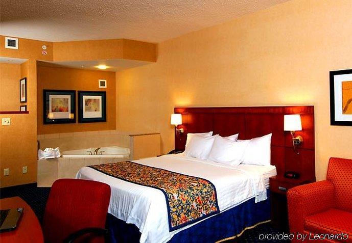 Courtyard By Marriott Knoxville Airport Hotel