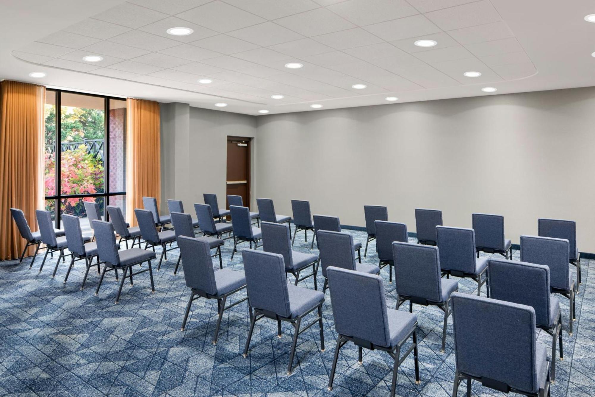 Courtyard By Marriott Knoxville Airport