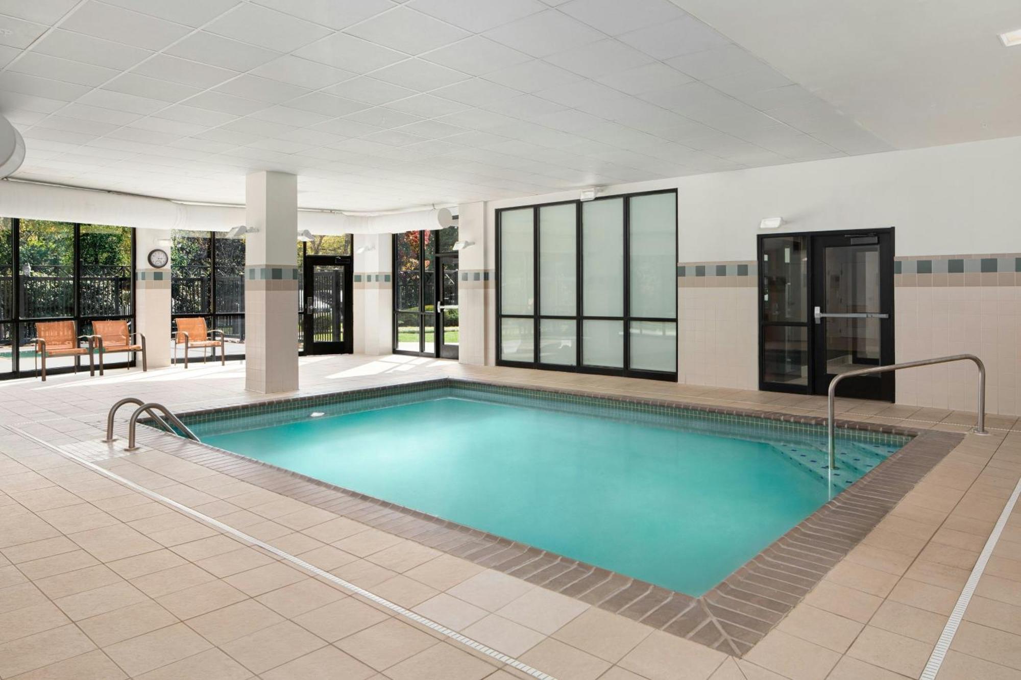 Courtyard By Marriott Knoxville Airport 3*