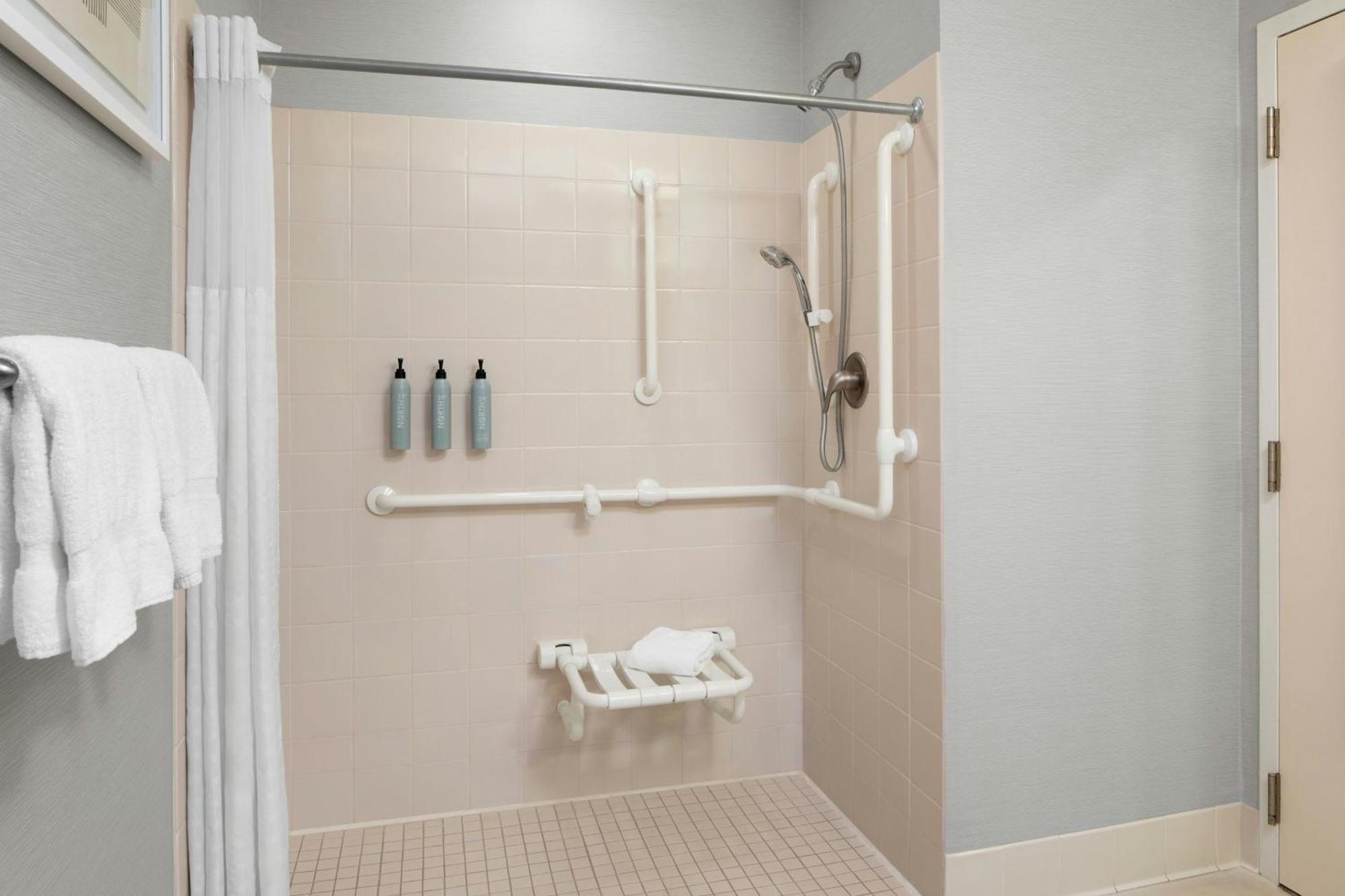 Hotel Courtyard By Marriott Knoxville Airport 3*