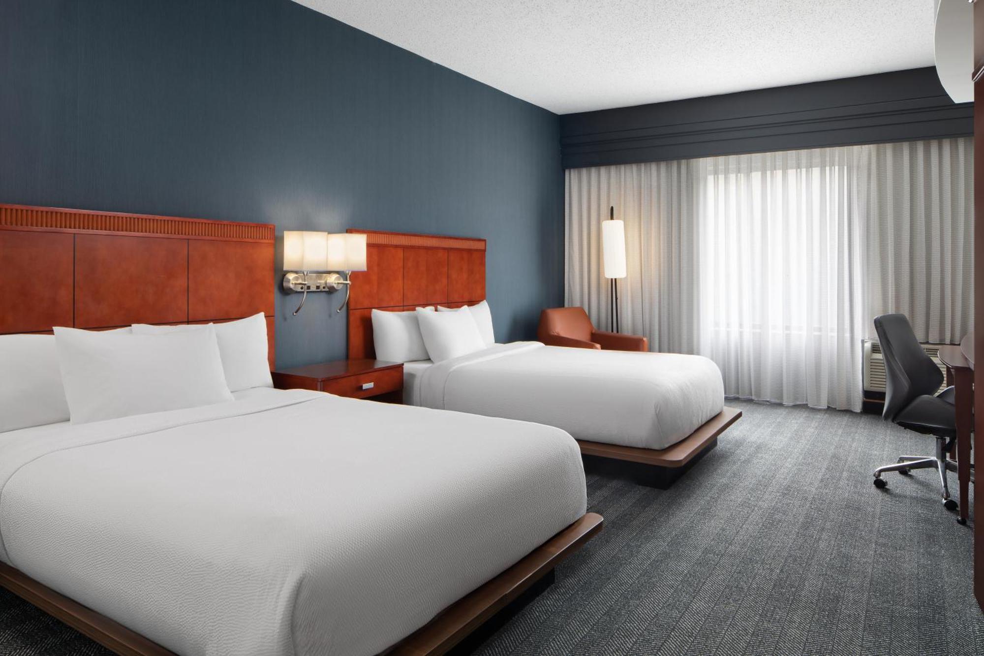 Hotel Courtyard By Marriott Knoxville Airport 3*