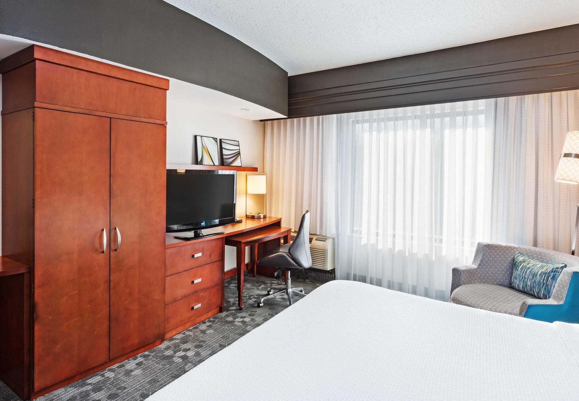 Courtyard By Marriott Knoxville Airport