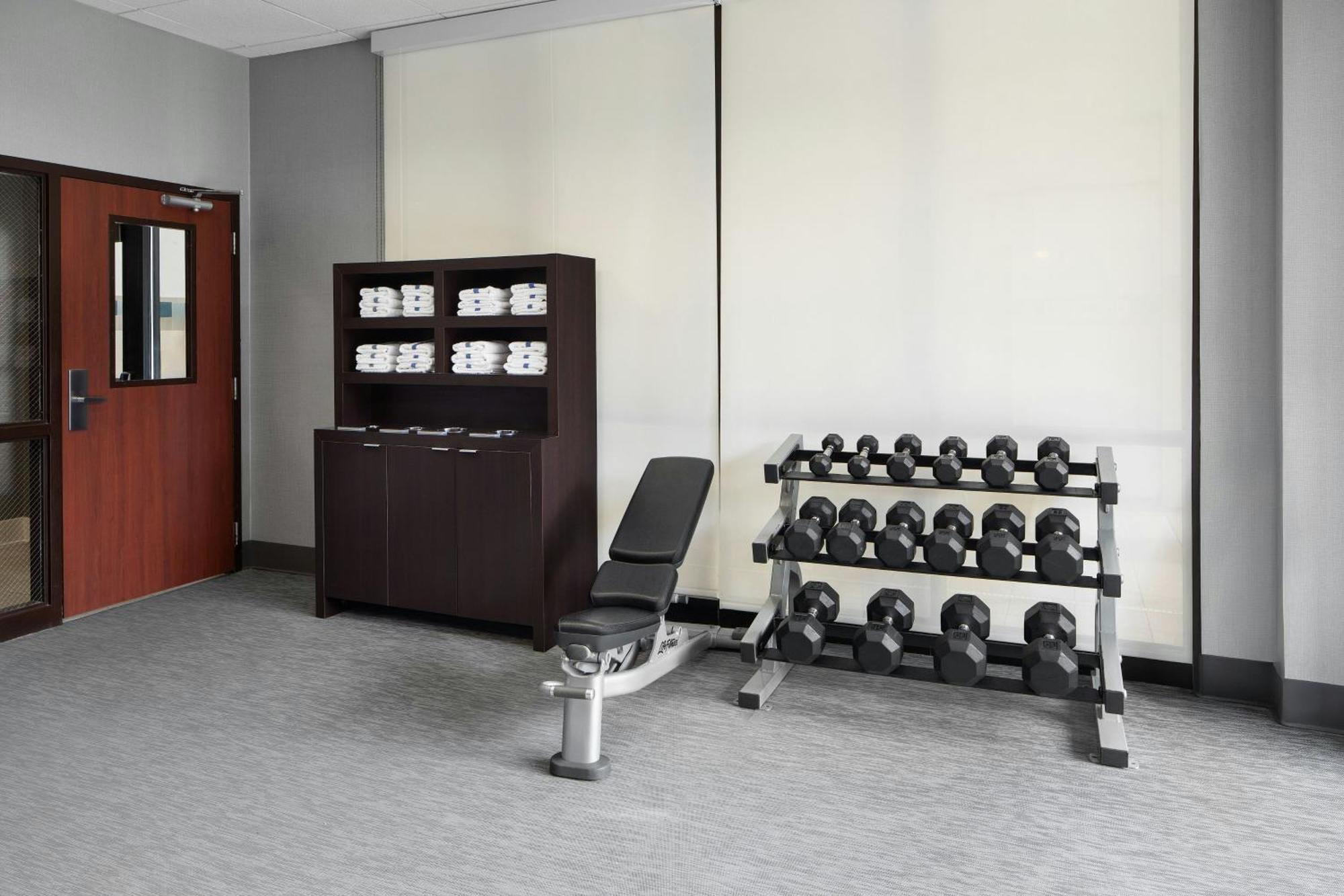 Hotel Courtyard By Marriott Knoxville Airport 3*