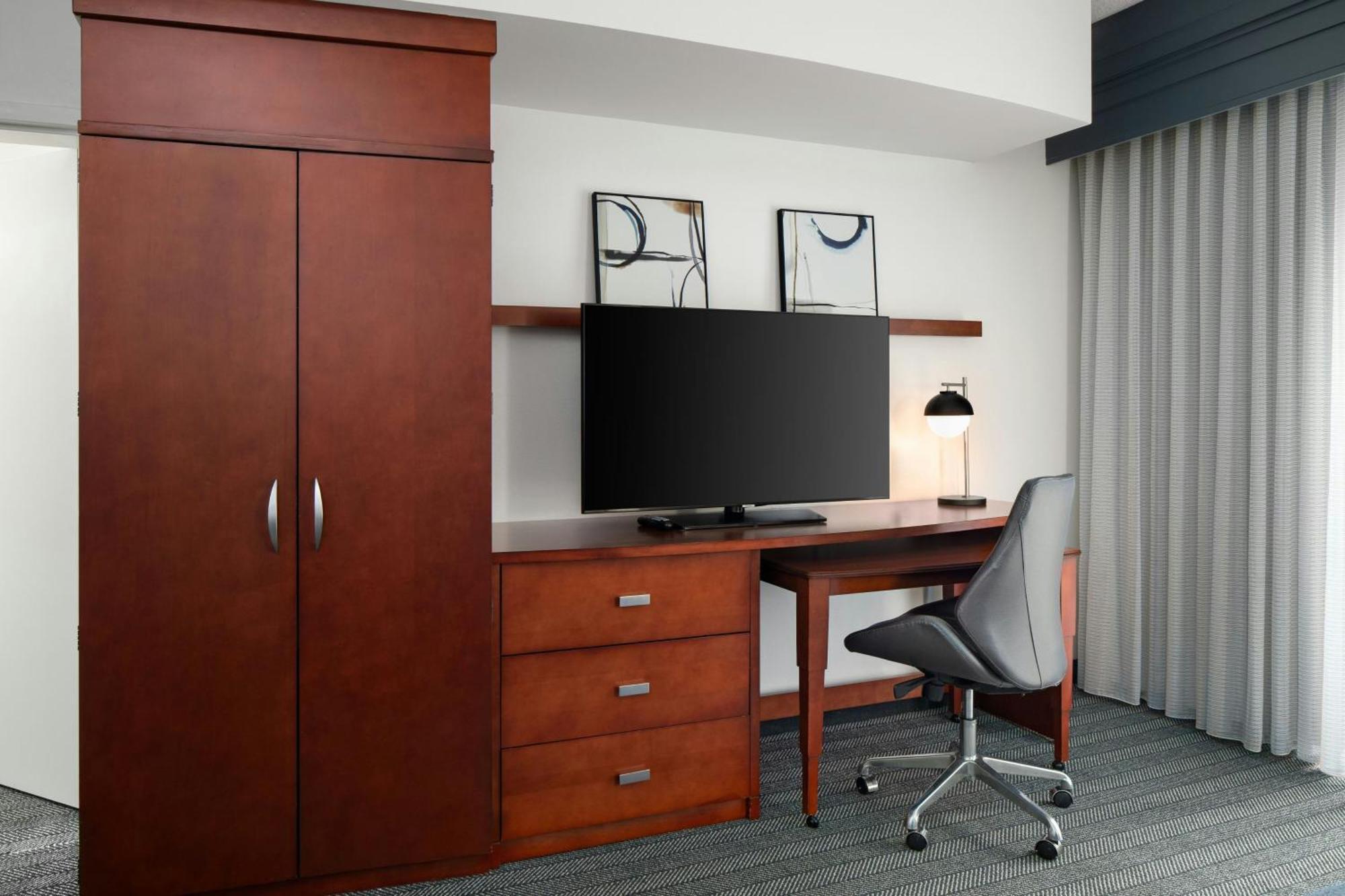 Courtyard By Marriott Knoxville Airport Hotel 3*
