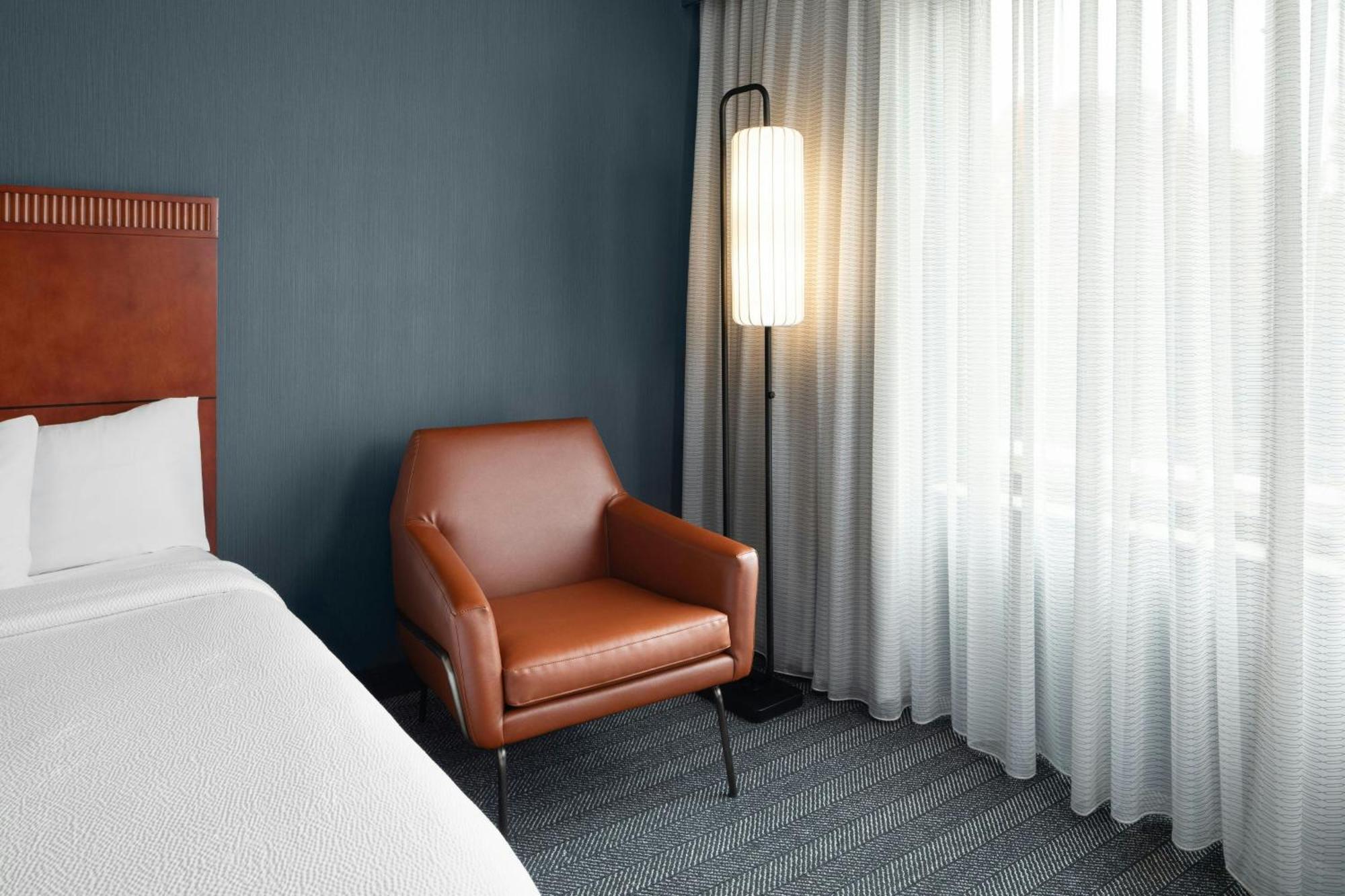 Courtyard By Marriott Knoxville Airport 3*