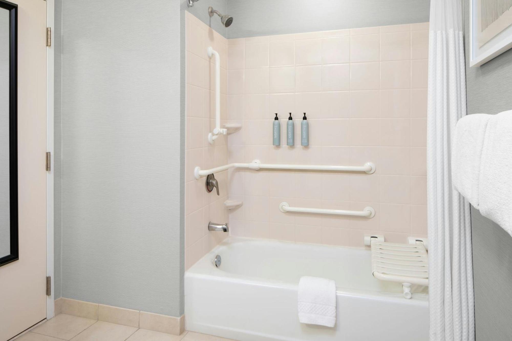 Courtyard By Marriott Knoxville Airport