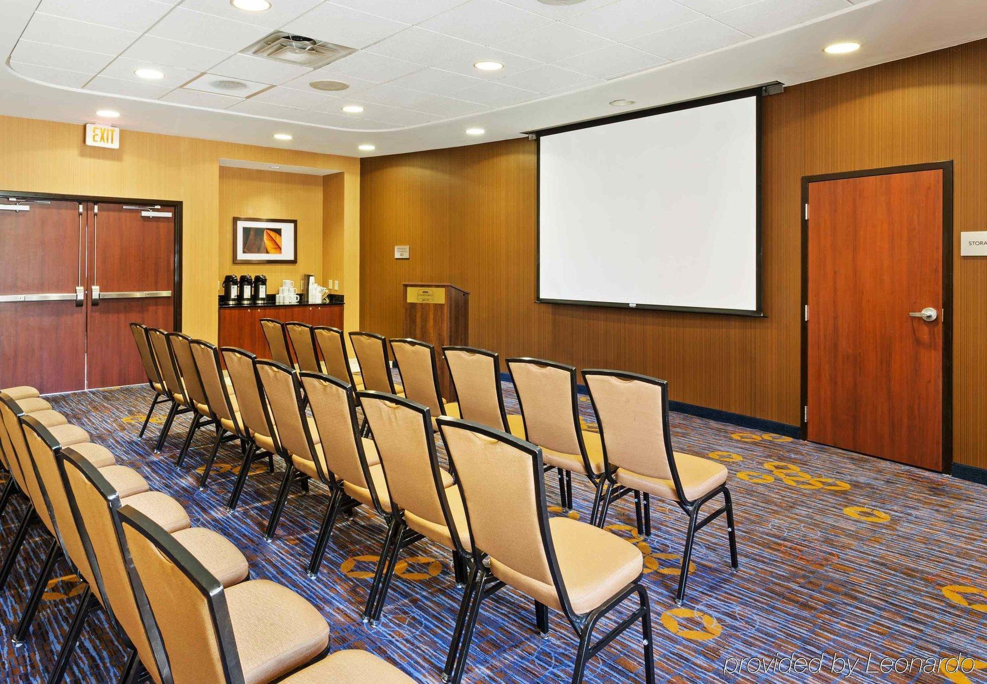 Courtyard By Marriott Knoxville Airport Hotel 3*